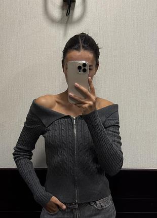 Сірий светр bershka