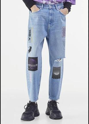 Хлопковые джинсы с надписями bershka