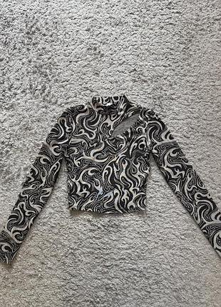 Новый топ с вырезом bershka y2k