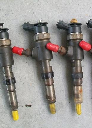 Форсунка топливная 0445110252 1.4 hdi peugeot 206 207 б/у оригинал