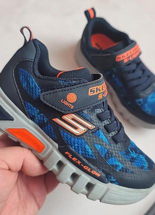 Оригінальні skechers p29 довжина устілки по факту  20см при ходьбі мигають