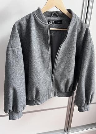 Сірий бомбер zara