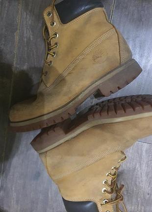 Черевики "timberland" шкіра натуральна 
шкіра споряджу
шкіра всередині
устілка шкіра
 розмір 40
устілка 25