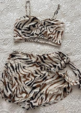 Костюм з шортами і топом