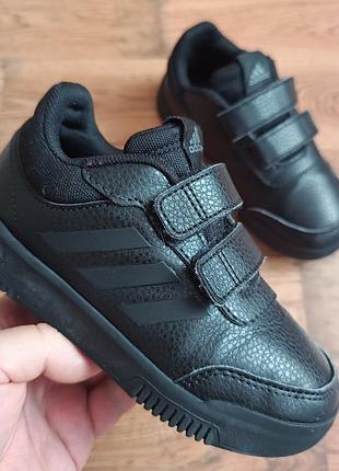 Оригінальні adidas p30  довжина устілки по факту  19см