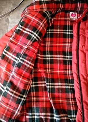 Женская красная куртка3 фото