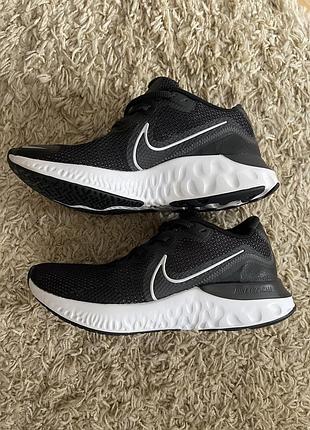 Чоловічі кросівки nike renew run ck6357-002 в ідеальному стані.устілка 26,5 см.
