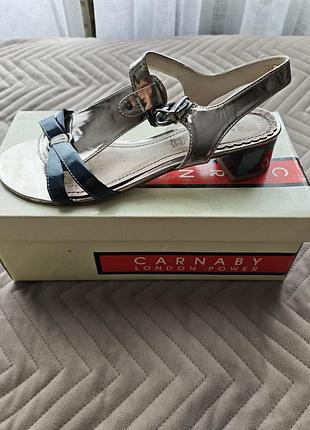 Шкіряні босоніжки бренду carnaby (london power)