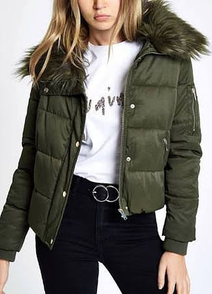 Дутая теплая куртка р. s river island хаки с отстегивающимся меховым воротником