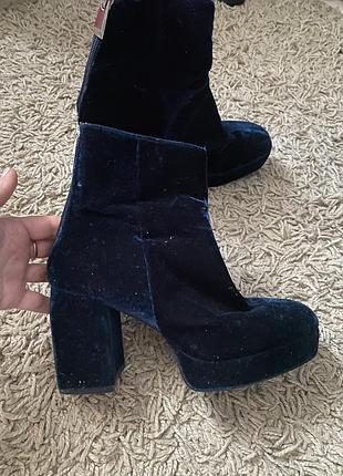 Оксамитові ботильйони zara