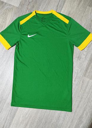 Чоловіча спортивна футболка nike, розмір s dri fit.