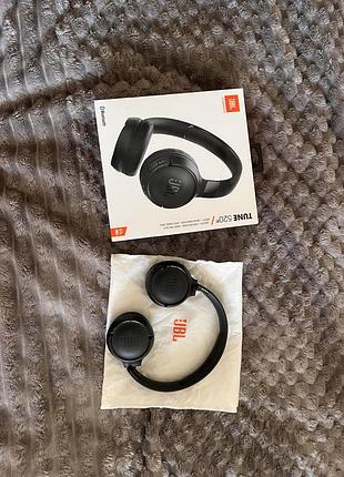 Продаю навушники jbl стан новий,дуже гарно працює,якісний звук та вся комплектація