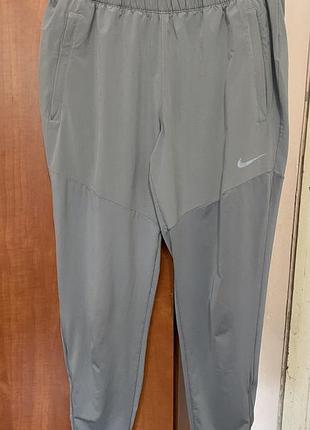 Штани легкі бігові нейлонові з тканевими вставками nike м розмір