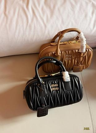 Жіноча сумка з натуральної шкіри miumiu