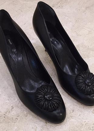 Нові. туфлі човники преміум брендові bally made in italy leather black pumps оригінал  size 42/41