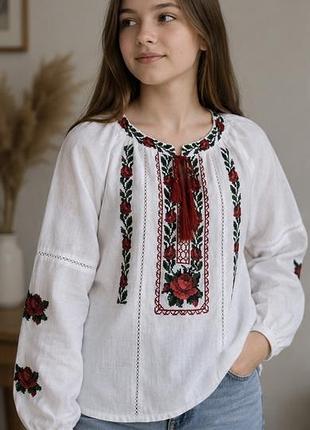 Дитяча вишиванка для дівчинки на зріст 140 см (троянди, мережка)