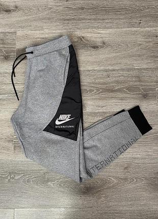 Nike оригинальные спортивные штаны брюки