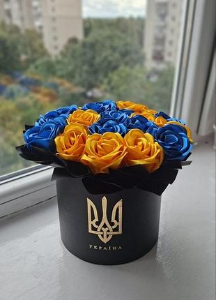 Квіти атласні троянди для захисника,коробка з гербом