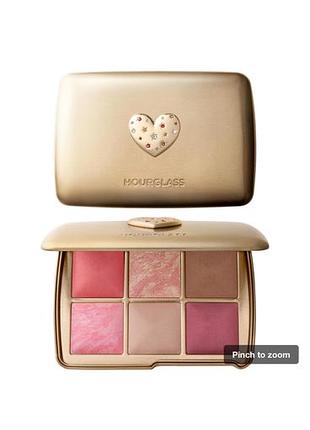 Трендова палетка hourglass love palette