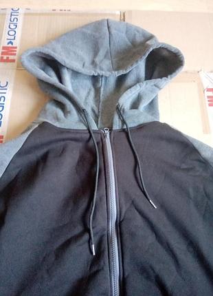 Толстовка з капюшоном. колір чорно-сірий. розмір 7xl. талія 140см+ 
м. київ.
