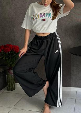 Чорні широкі спортивні штани adidas