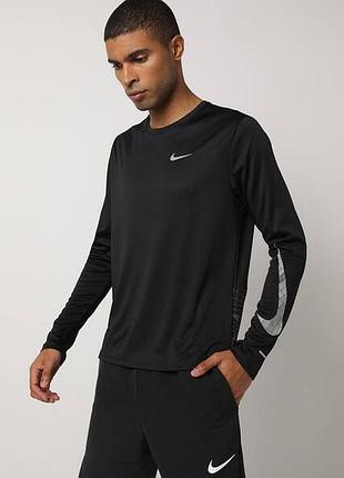 Спортивный лонгслив nike