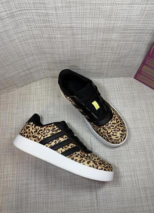 Оригінальні кросівки adidas