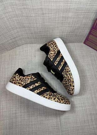 Оригінальні кросівки adidas 2