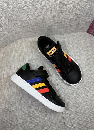 Оригінальні кросівки adidas