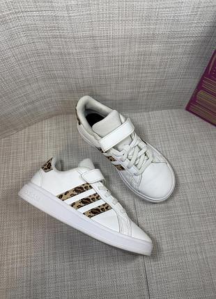 Оригінальні кросівки  adidas