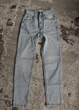 Джинси stradivarius з високою посадкою, розмір 32 / xxs