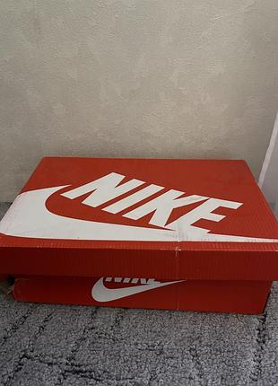 Колаборація nike sb з тревісом скоттом / брендом cactus jack. є торг