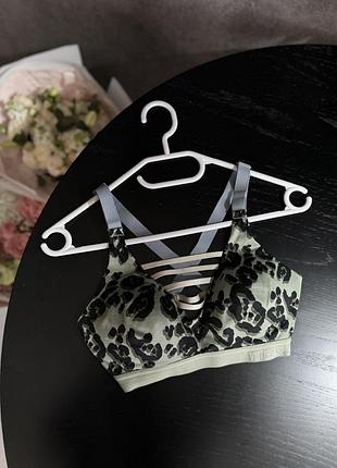 Спортивний топ з чашками victoria secret 75в