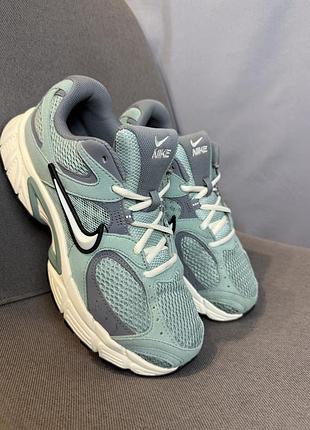 Оригінальні кросівки nike v2000 run 4
