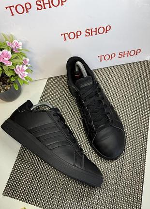 Оригінальні кросівки adidas