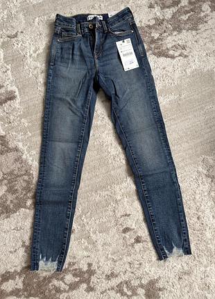 Zara skinny fit джинси сині з рваним низом, розмір 34, нові