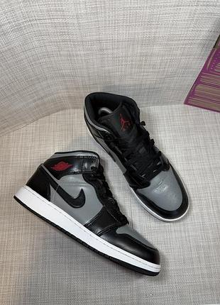Оригінальні кросівки  високі шкіряні хайтопи jordan nike