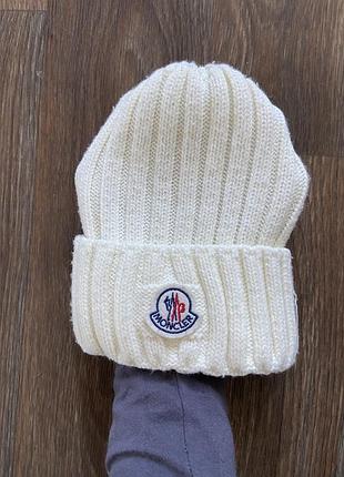 Бєжева шапка moncler 3