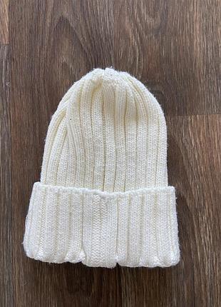 Бєжева шапка moncler 4