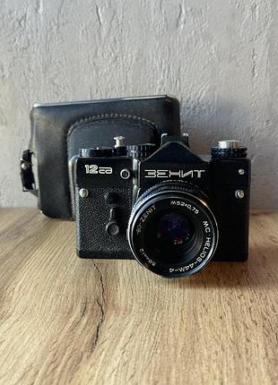 Плівковий фотоапарат зеніт-12сд + helios 44m-4 58mm f/2 + футляр
