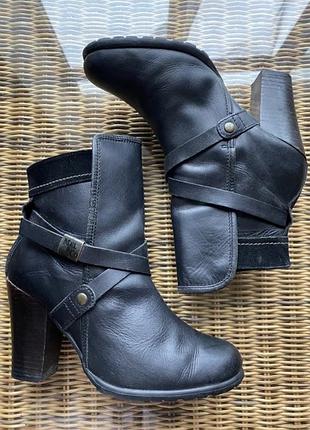 Шкіряні черевики  mel&co оригінал,ідеальний стан,розмір 39,ціна1320гривень стан колір матеріал верху матеріал підкладки сезон ідеальний •