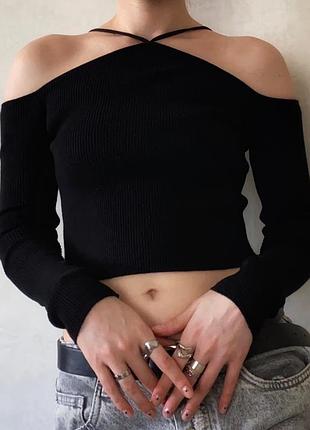Стильний чорний светр в рубчик zara з довгим рукавом і з відкритими плечима на тонких бретелях