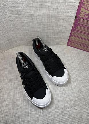 Оригінальні кросівки  adidas