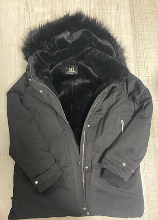 Зимова чорна парка zara trf з хутром, розмір l