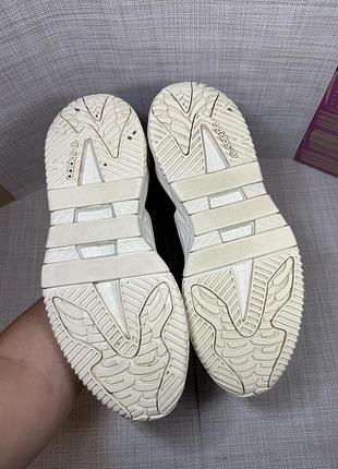 Оригінальні кросівки adidas 6