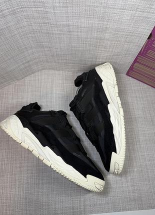 Оригінальні кросівки adidas 3