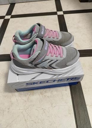 Кроссовки для девочки skechers