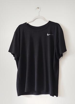 Nike.чорна спортивна футболка.