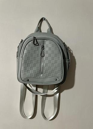Сірий жіночий рюкзак