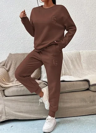 Шикарный спортивный костюм